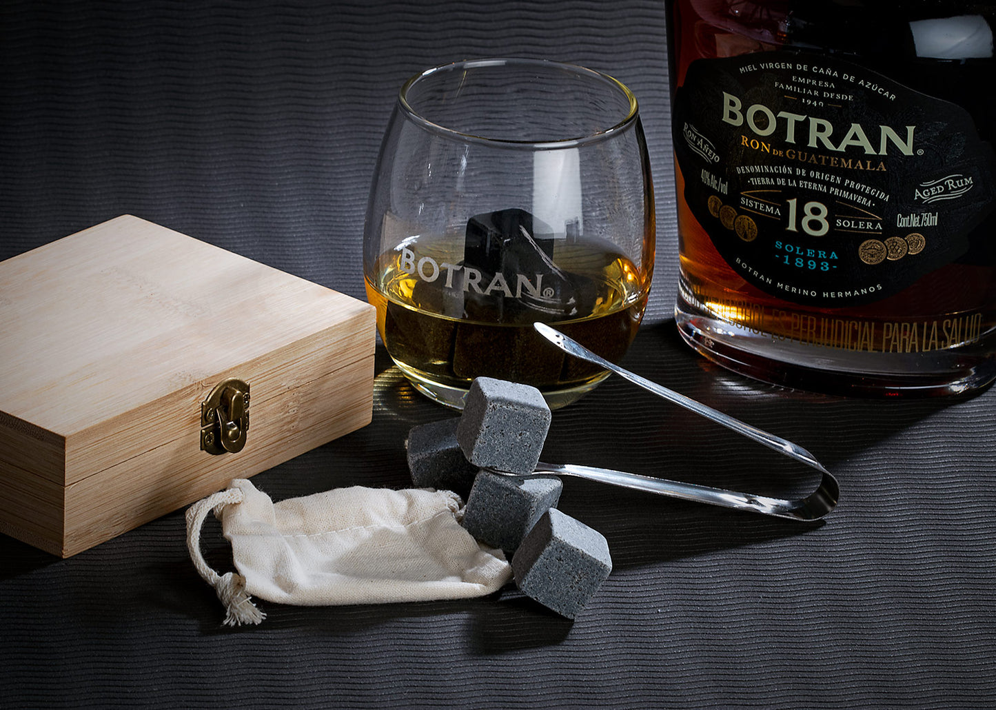 HO0366 Whiskey Stone Bambú