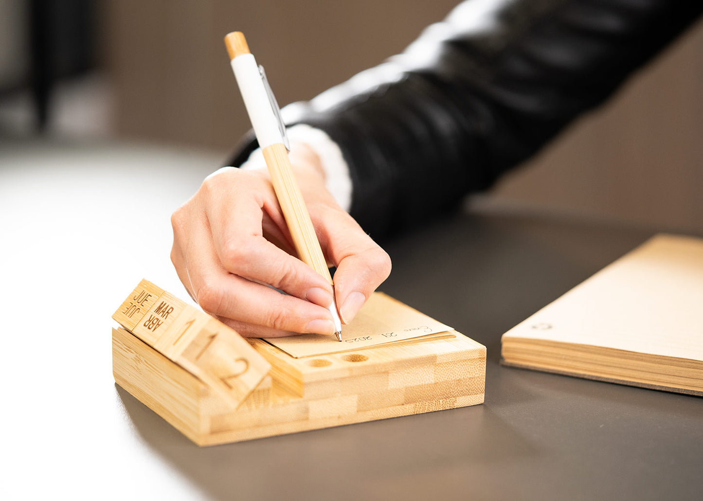 OF0621 Memo Calendario Bambú